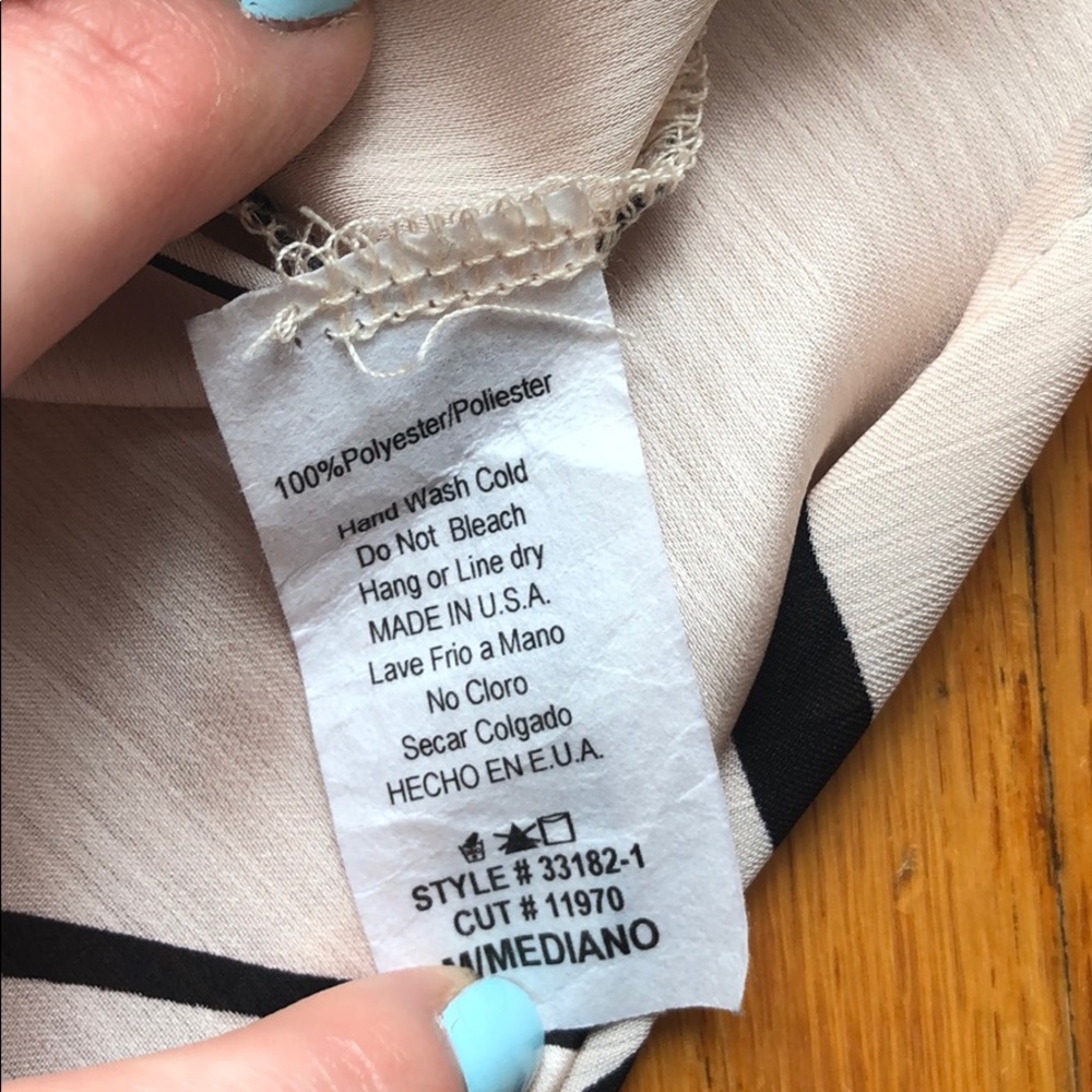 ❤️3/$15❤️ Dress/Top - Picture 8 of 8